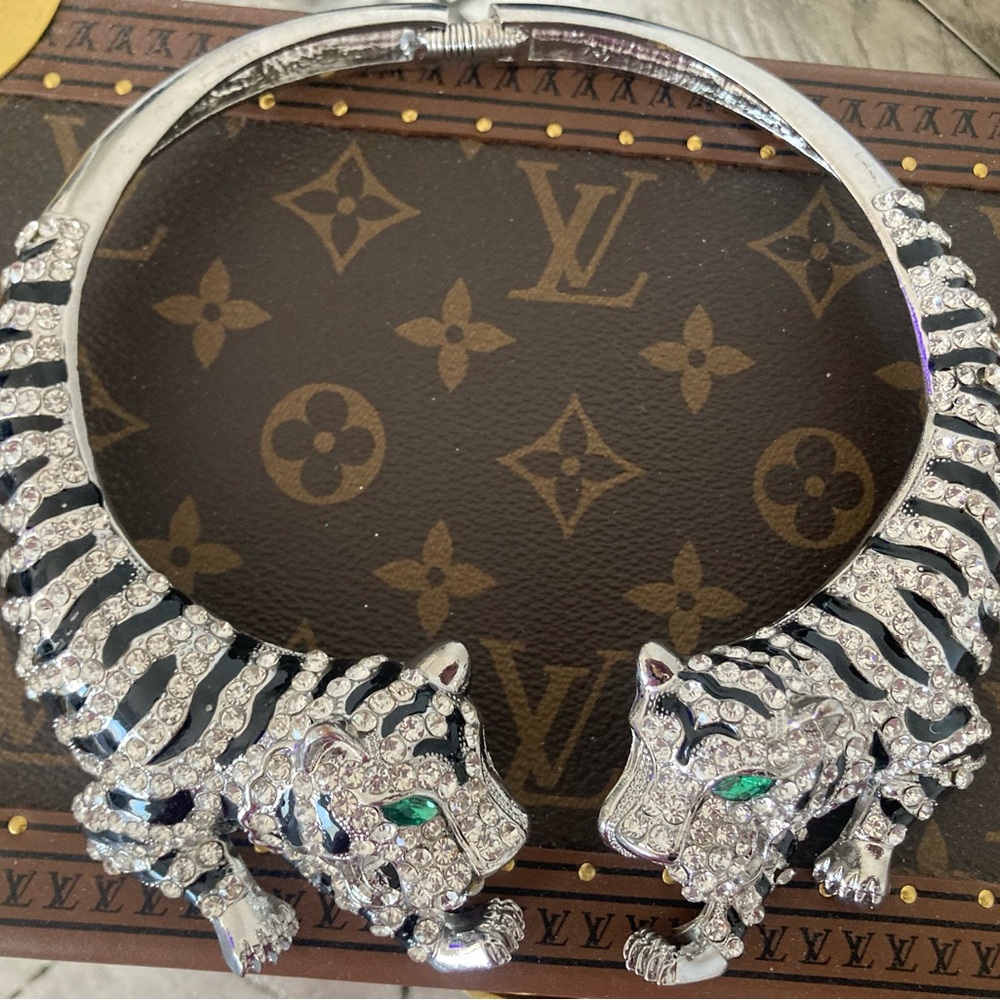 Crystal panther Collar Necklace - Silver Tone - Picture 3 of 3
